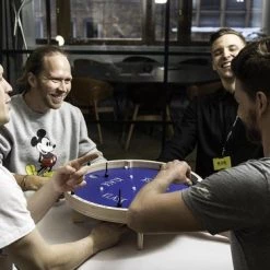 Klask 4 Spelers Bordspel - Magnetisch Spel - Bordspellen Volwassenen En Kinderen -spellen-voor-volwassenen Verkoopwinkel 550x366 18