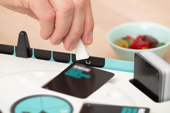 Bezzerwizzer HINT - Bordspel - NL 5 Bezzerwizzer HINT - Bordspel - NL - Afbeelding 5