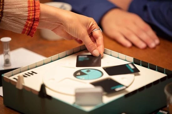 Bezzerwizzer HINT - Bordspel - NL 7 Bezzerwizzer HINT - Bordspel - NL - Afbeelding 7