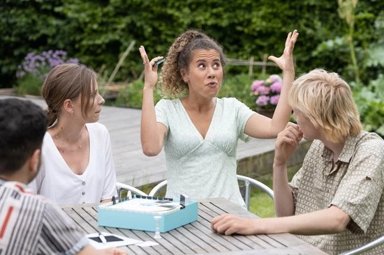 Bezzerwizzer HINT - Bordspel - NL 8 Bezzerwizzer HINT - Bordspel - NL - Afbeelding 8