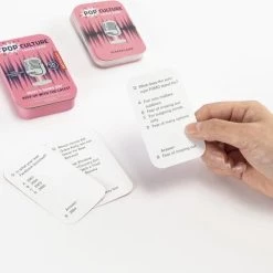 Kikkerland Pop Culture Trivia - Pubquiz - 50 Vragen - Spel Voor Onderweg -spellen-voor-volwassenen Verkoopwinkel 550x481 6