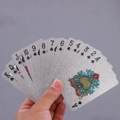LuxeBass 24K Zilver Speelkaarten Plastic Poker Game Dek Folie Poken Pack Magische Kaarten Waterdichte Kaart Geschenkcollectie Gokken Bordspel - Pokerkaarten - Drankspel Kaarten -spellen-voor-volwassenen Verkoopwinkel 550x516