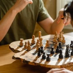 Schaakset Olijfolie & Honing Met Laden - Schaakspel - Schaakstukken - Schaakbord - Schaken - Bordspel - Handgemaakt - Cadeau - Kado - Hout - Zwart - Volwassenen & Kinderen - 55 X 55 X 10 Cm -spellen-voor-volwassenen Verkoopwinkel 550x825 5