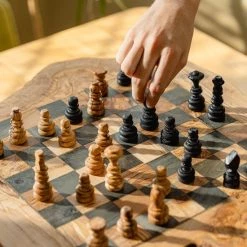 Schaakset Olijfolie & Honing Met Laden - Schaakspel - Schaakstukken - Schaakbord - Schaken - Bordspel - Handgemaakt - Cadeau - Kado - Hout - Zwart - Volwassenen & Kinderen - 55 X 55 X 10 Cm -spellen-voor-volwassenen Verkoopwinkel 550x825 6