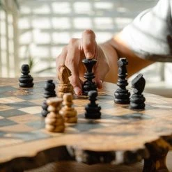 Schaakset Olijfolie & Honing Met Laden - Schaakspel - Schaakstukken - Schaakbord - Schaken - Bordspel - Handgemaakt - Cadeau - Kado - Hout - Zwart - Volwassenen & Kinderen - 55 X 55 X 10 Cm -spellen-voor-volwassenen Verkoopwinkel 550x825 7